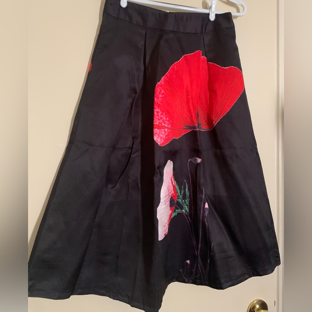Midi skirt, size S.